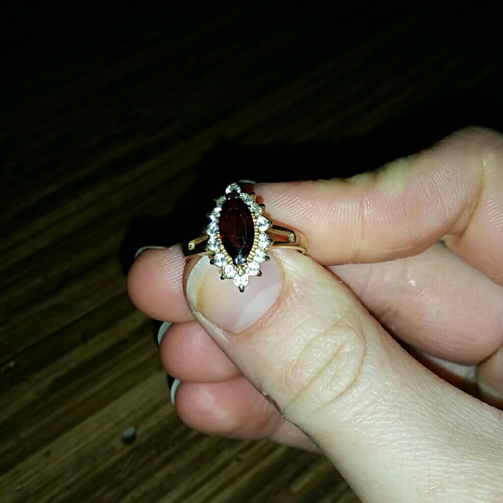 Engagement style garnet ring sz 7
